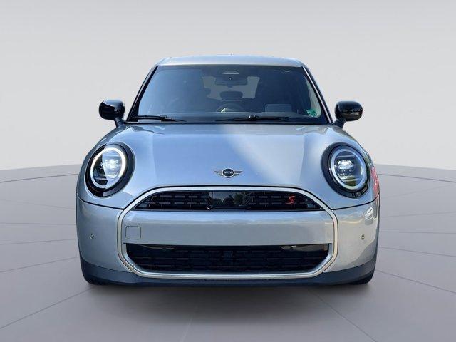 new 2025 MINI Hardtop car, priced at $38,075