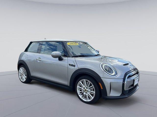 used 2024 MINI SE Hardtop car, priced at $22,999