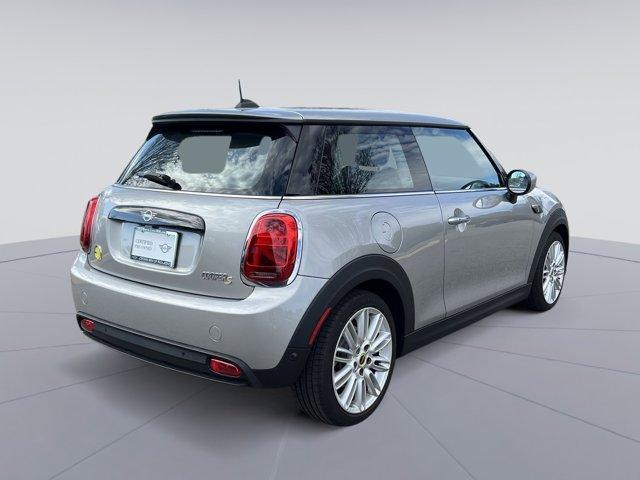 used 2024 MINI SE Hardtop car, priced at $22,999