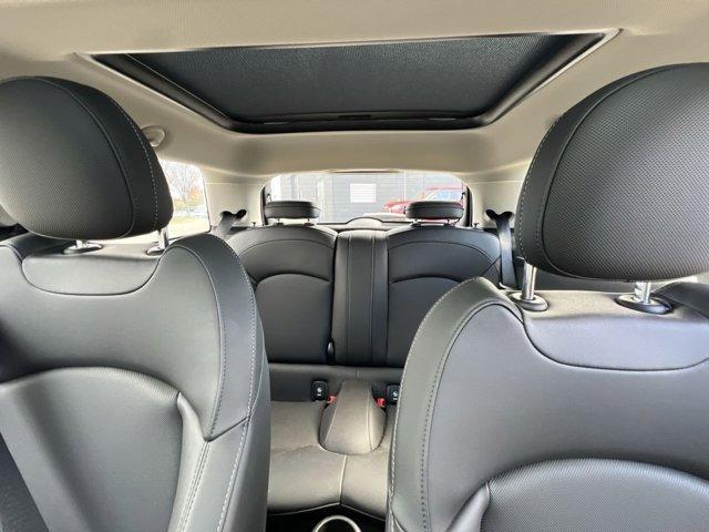 used 2024 MINI SE Hardtop car, priced at $22,999