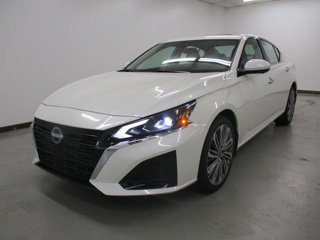 new 2025 Nissan Altima car, priced at $35,980