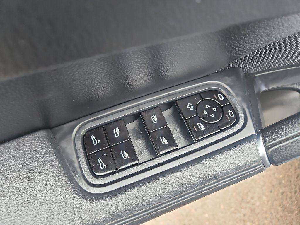 used 2019 Porsche Cayenne car, priced at $32,998