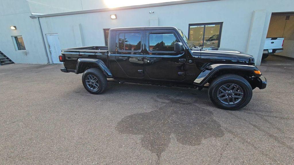 used 2024 Jeep Gladiator car, priced at $32,998
