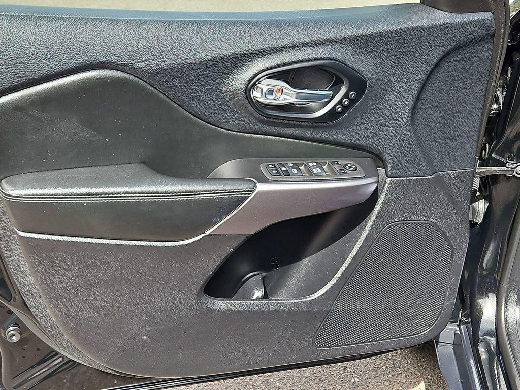 used 2022 Jeep Cherokee car, priced at $19,998