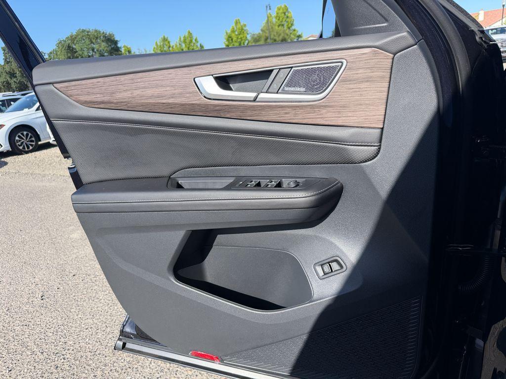 new 2026 Volkswagen Atlas car, priced at $51,768