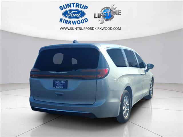 used 2024 Chrysler Pacifica car, priced at $25,993