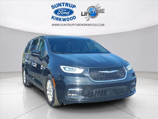 used 2024 Chrysler Pacifica car, priced at $25,437
