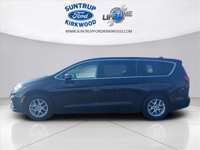 used 2024 Chrysler Pacifica car, priced at $25,437