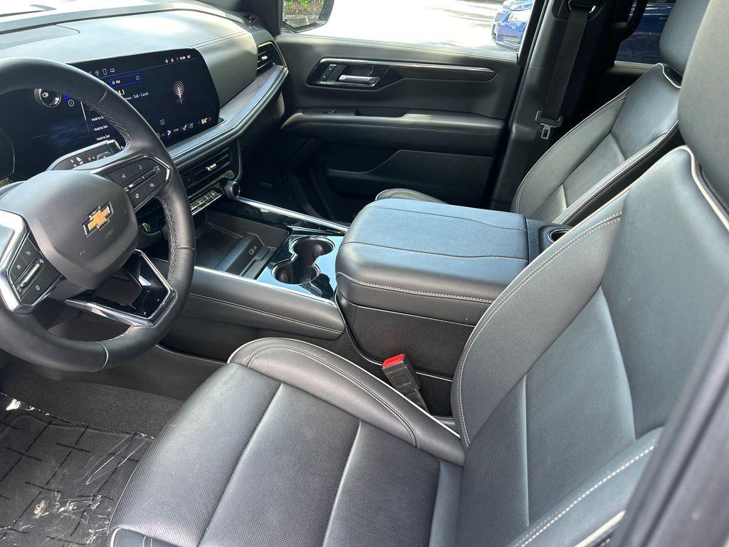 used 2025 Chevrolet Suburban car, priced at $66,998