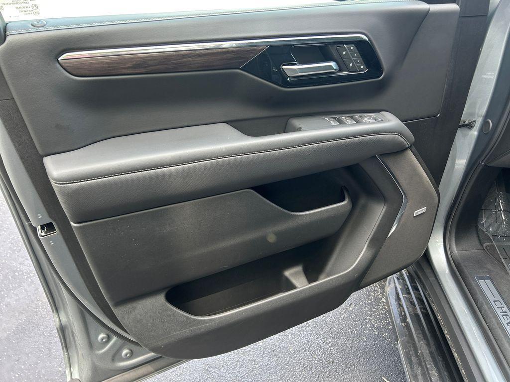 used 2025 Chevrolet Suburban car, priced at $66,998