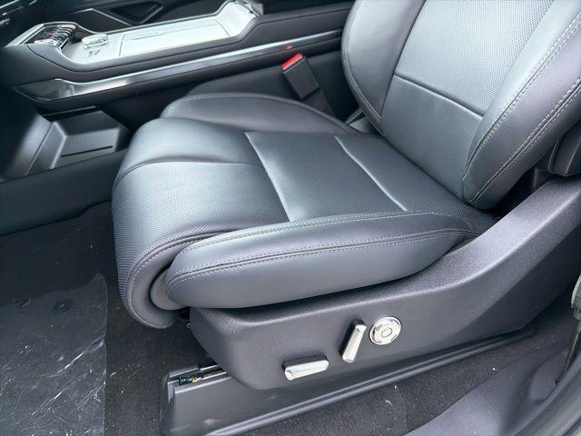 new 2025 Lincoln Navigator car, priced at $98,957