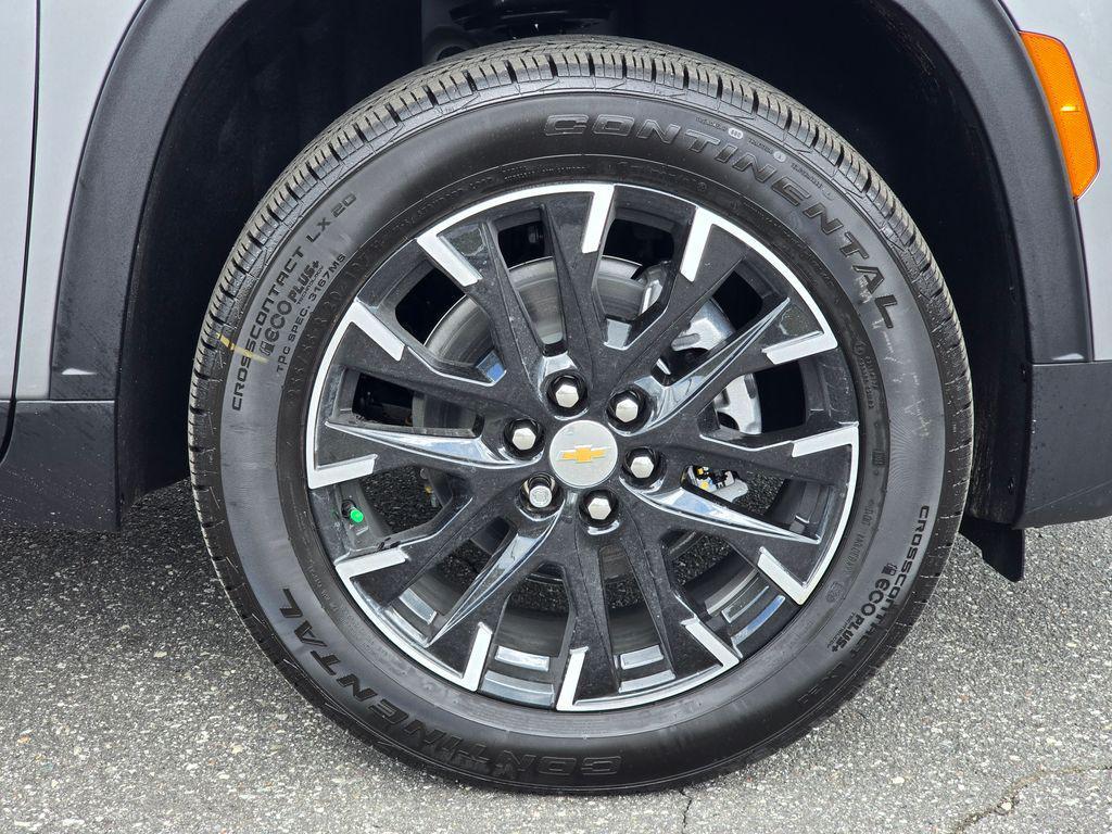 new 2026 Chevrolet Traverse car, priced at $42,825