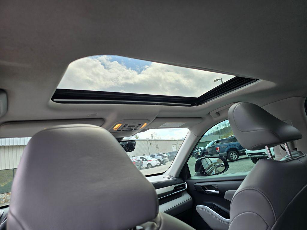 used 2021 Toyota Highlander car, priced at $30,433