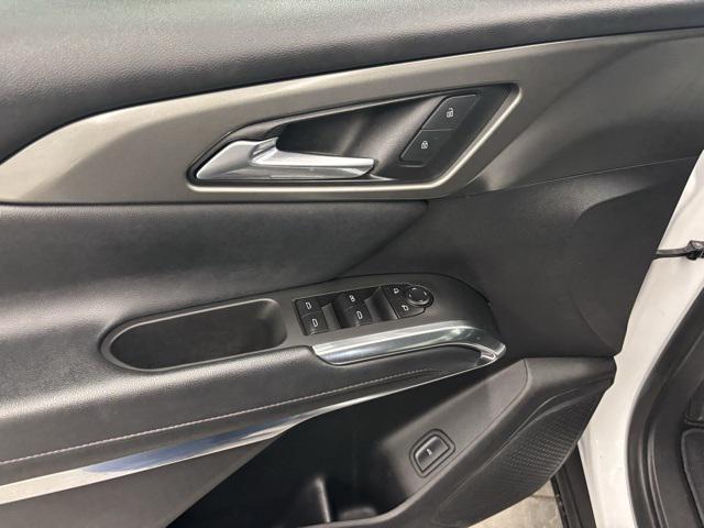 used 2025 Chevrolet Traverse car, priced at $37,595