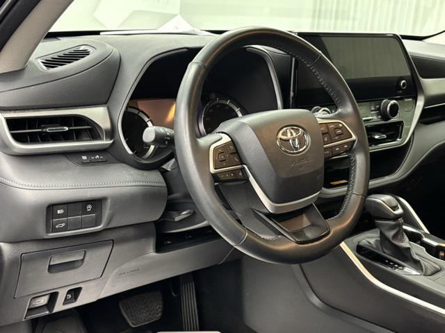 used 2024 Toyota Highlander car, priced at $38,995