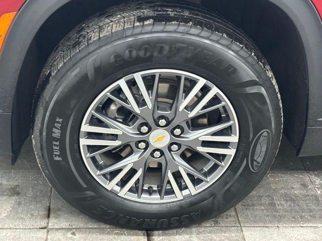 used 2025 Chevrolet Traverse car, priced at $37,595