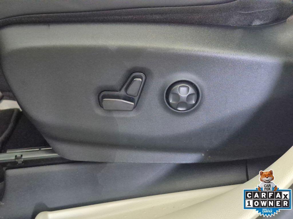 used 2024 Chrysler Pacifica car