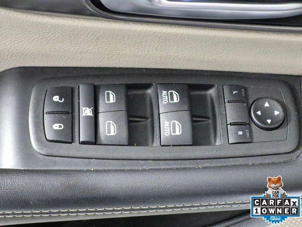 used 2024 Chrysler Pacifica car