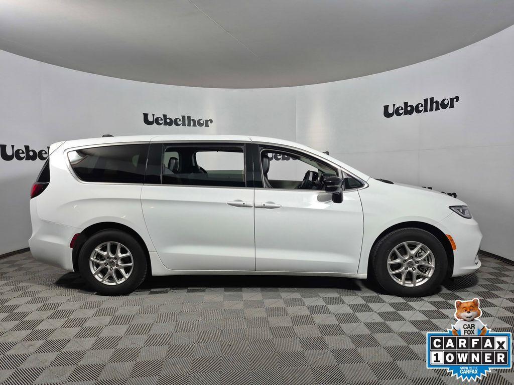 used 2024 Chrysler Pacifica car