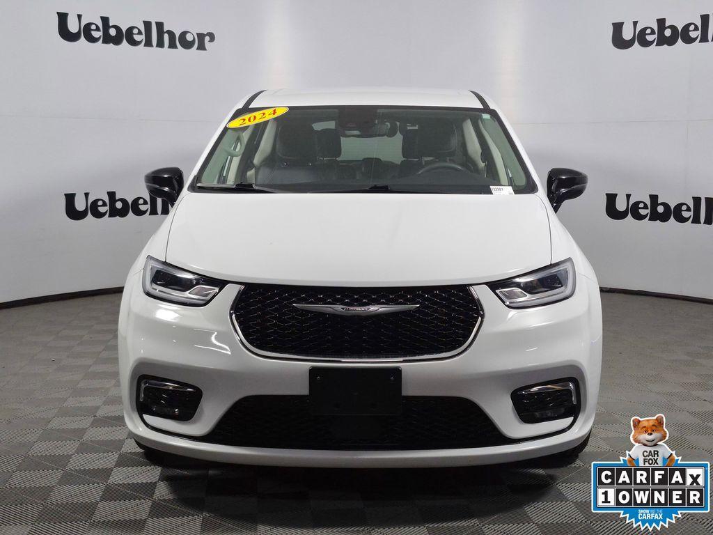 used 2024 Chrysler Pacifica car