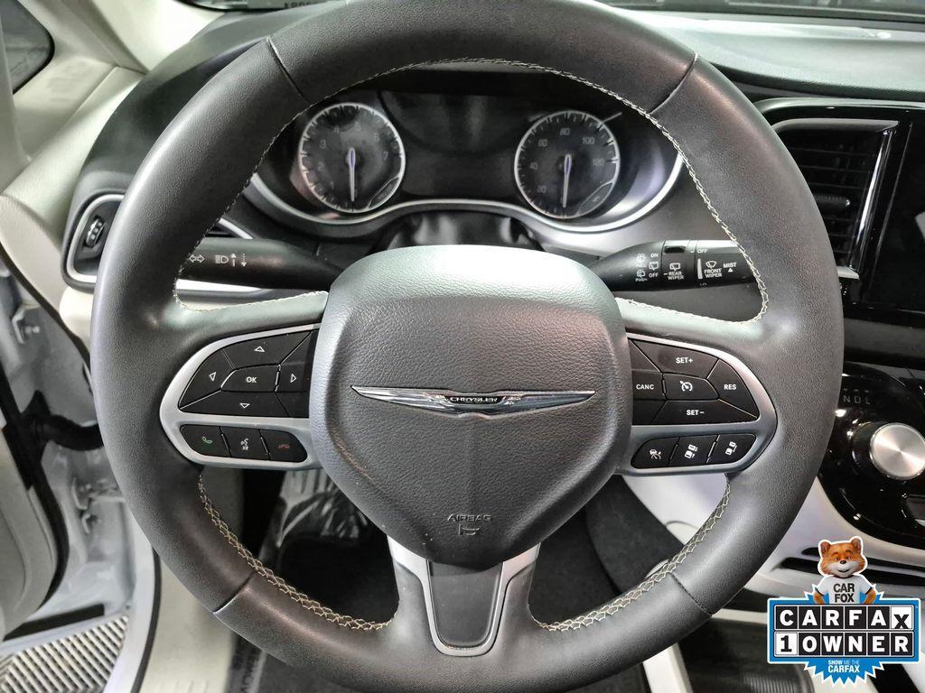 used 2024 Chrysler Pacifica car