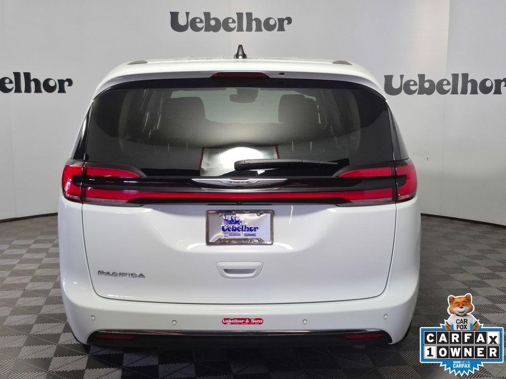 used 2024 Chrysler Pacifica car