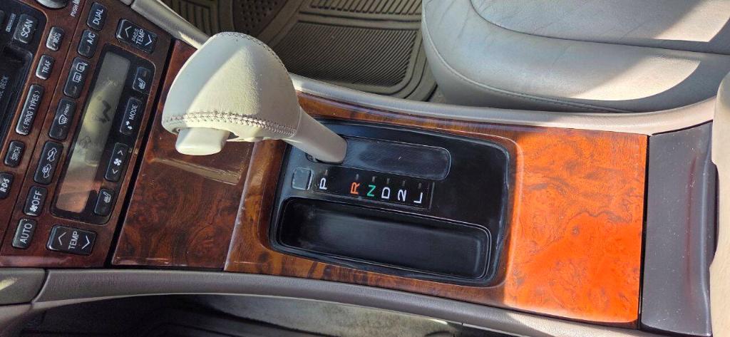 used 2000 Toyota Avalon car, priced at $2,950