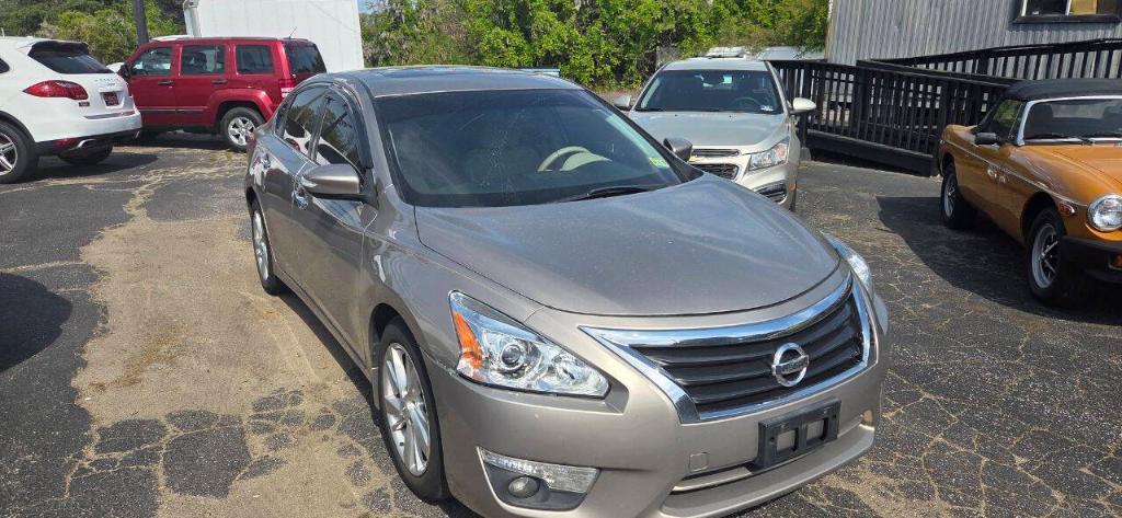 used 2013 Nissan Altima car, priced at $5,995