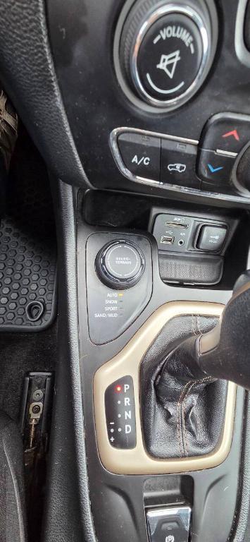 used 2014 Jeep Cherokee car, priced at $8,995