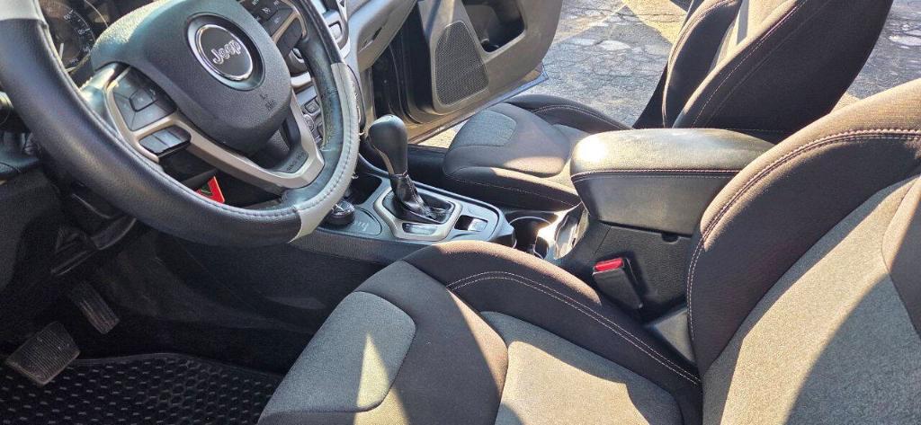 used 2014 Jeep Cherokee car, priced at $8,995