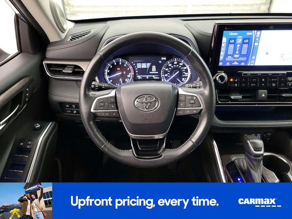 used 2022 Toyota Highlander car, priced at $36,998