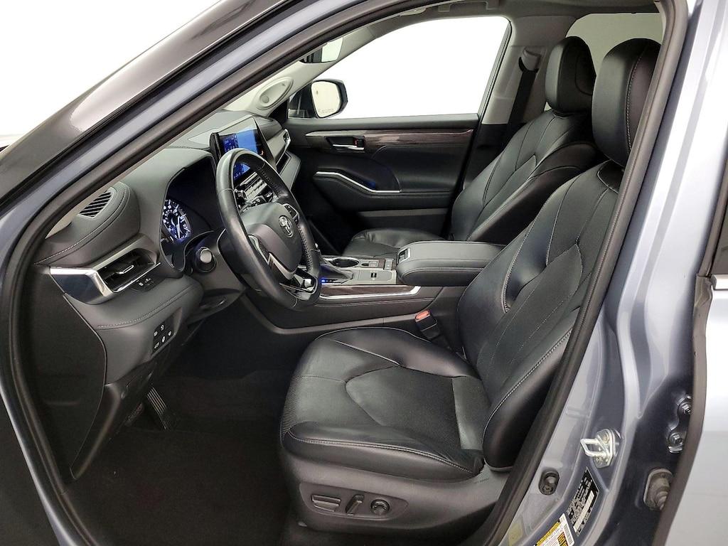 used 2022 Toyota Highlander car, priced at $36,998