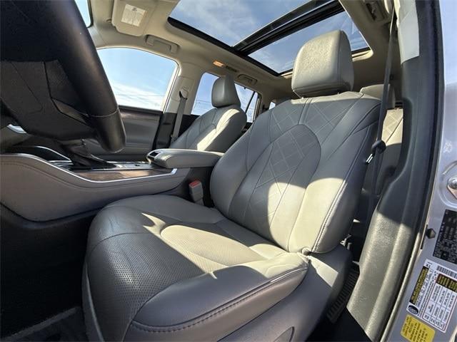 used 2021 Toyota Highlander car, priced at $33,831