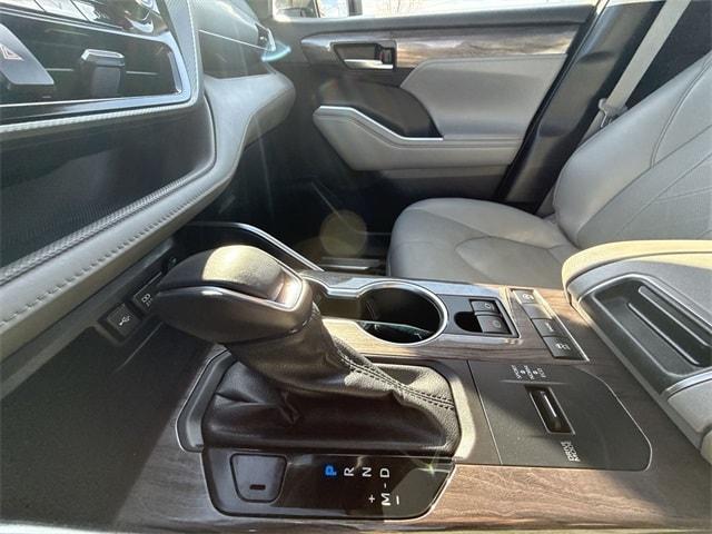 used 2021 Toyota Highlander car, priced at $33,831
