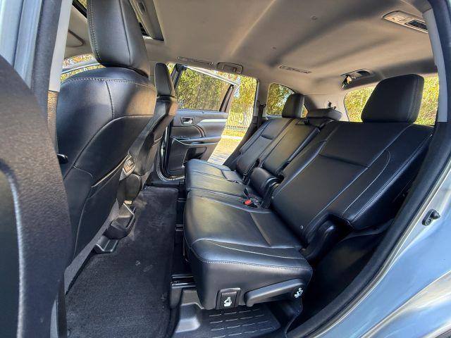 used 2015 Toyota Highlander car, priced at $19,999