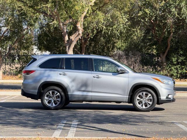 used 2015 Toyota Highlander car, priced at $19,999