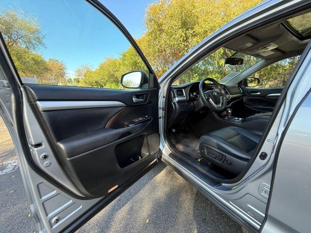 used 2015 Toyota Highlander car, priced at $19,999