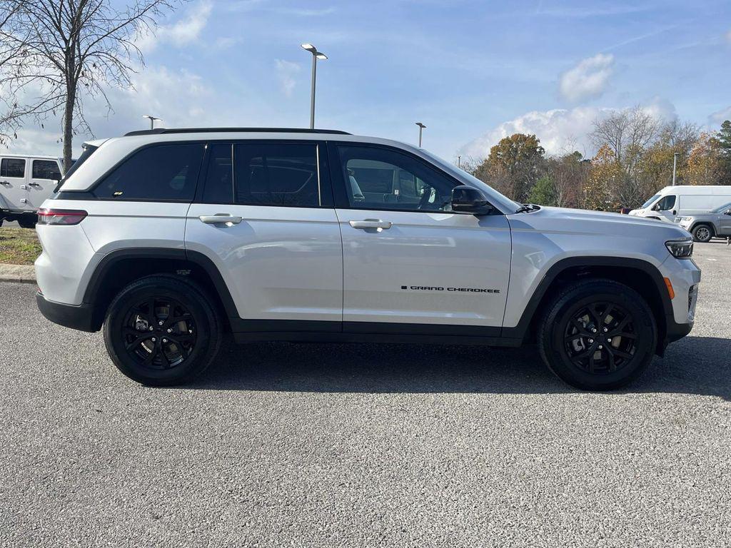 new 2025 Jeep Grand Cherokee car, priced at $36,746
