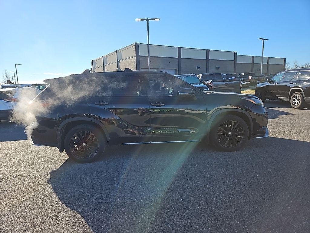 used 2023 Toyota Highlander car, priced at $33,466