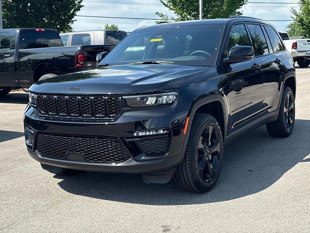 new 2025 Jeep Grand Cherokee car, priced at $40,710
