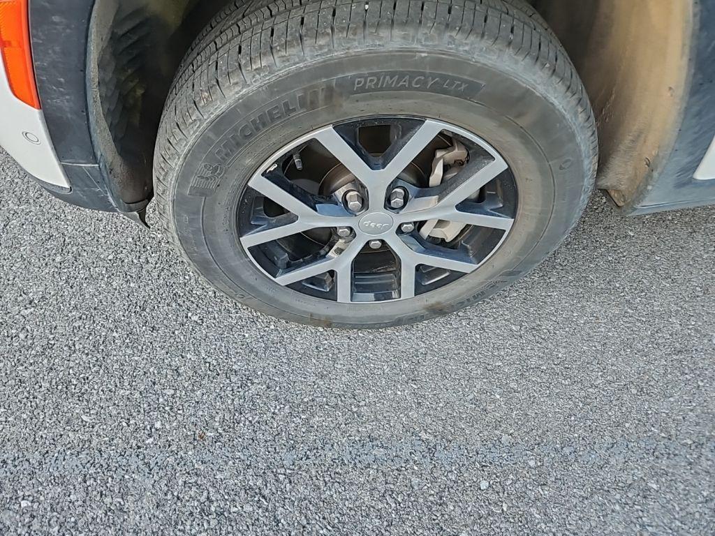 used 2024 Jeep Grand Cherokee L car, priced at $32,652