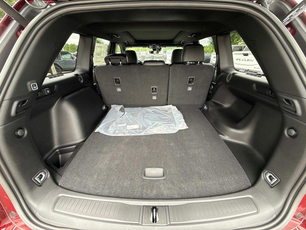 new 2025 Jeep Grand Cherokee car, priced at $41,998