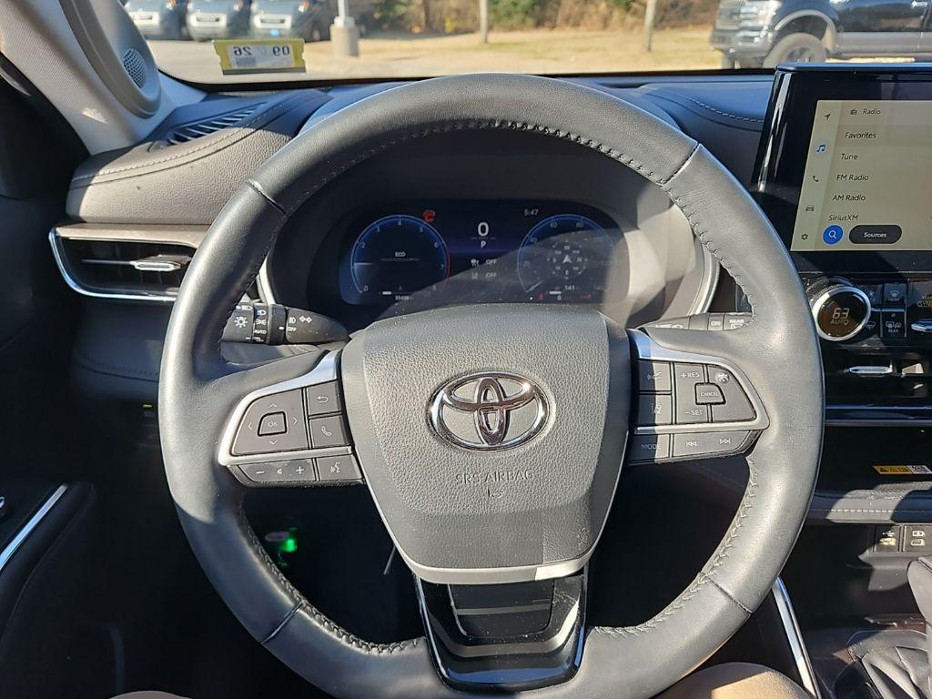 used 2023 Toyota Highlander car, priced at $39,237