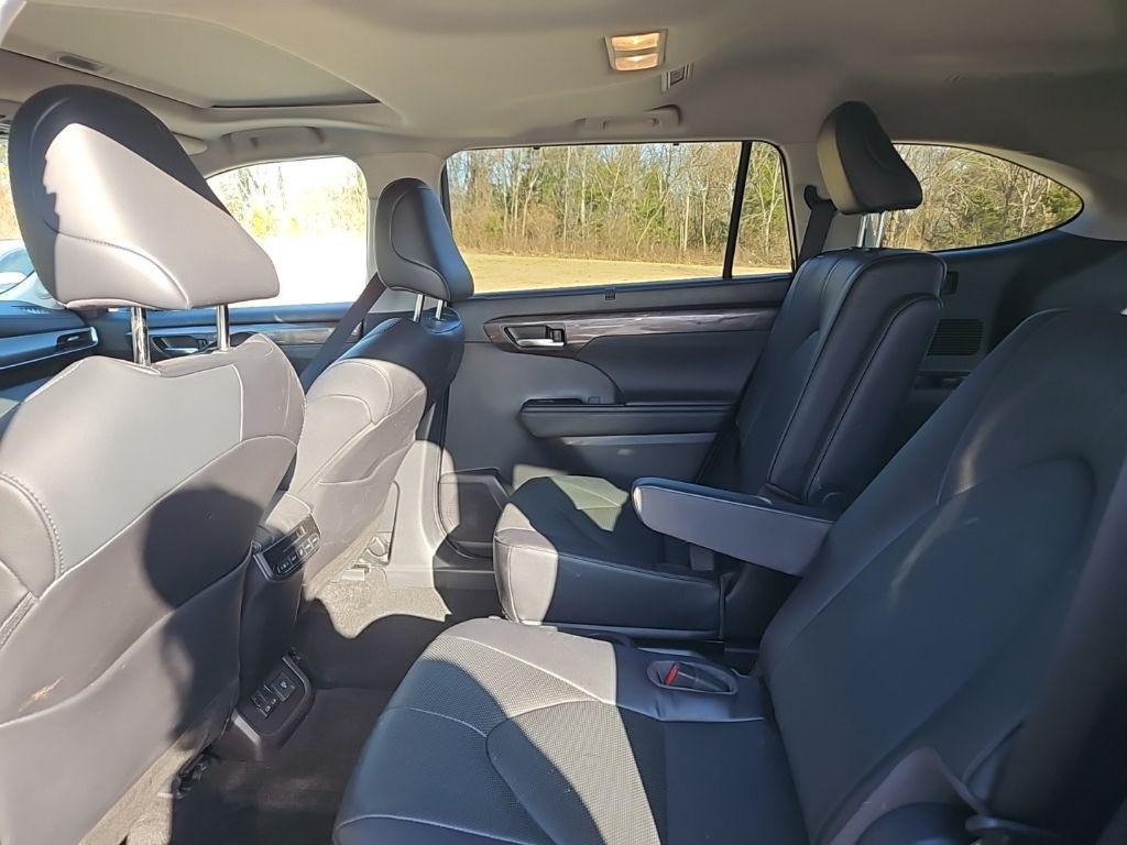 used 2023 Toyota Highlander car, priced at $39,237