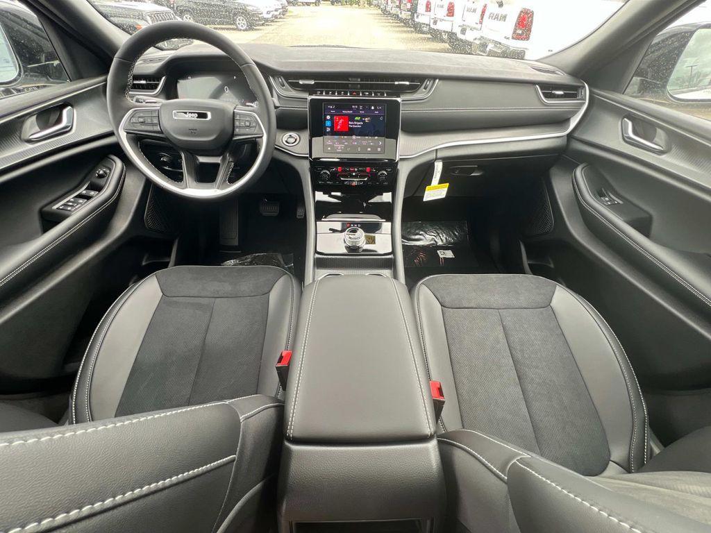 new 2025 Jeep Grand Cherokee car, priced at $35,887