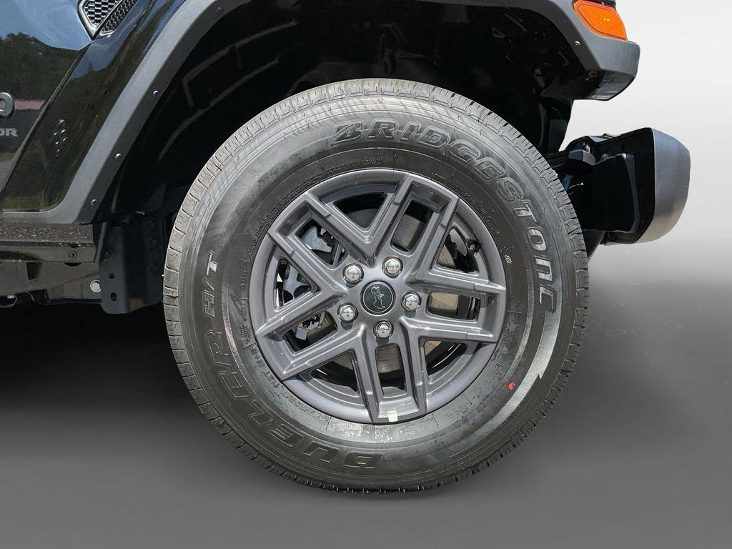 new 2025 Jeep Gladiator car, priced at $47,534