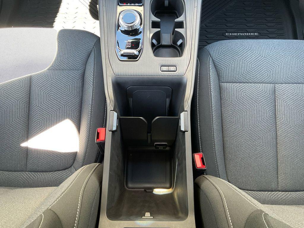 new 2026 Jeep Cherokee car, priced at $41,734