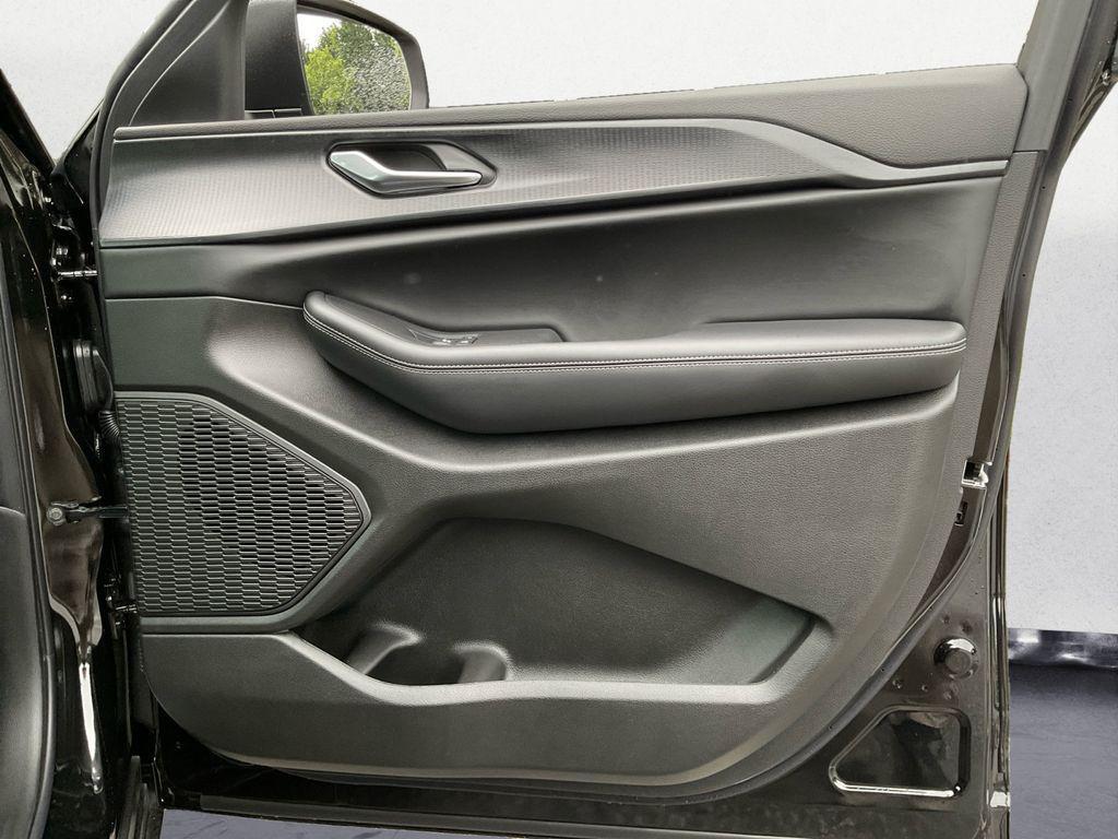 new 2025 Jeep Grand Cherokee L car, priced at $40,876