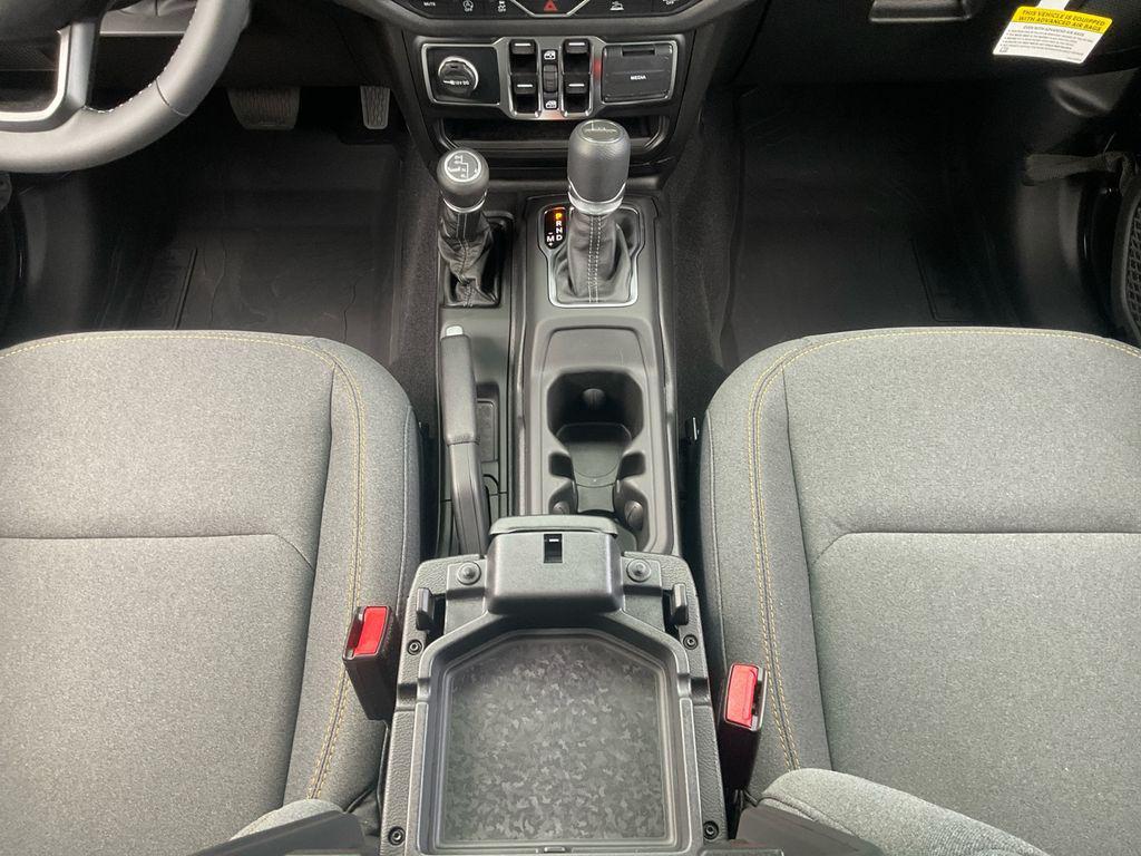 new 2025 Jeep Gladiator car, priced at $42,647