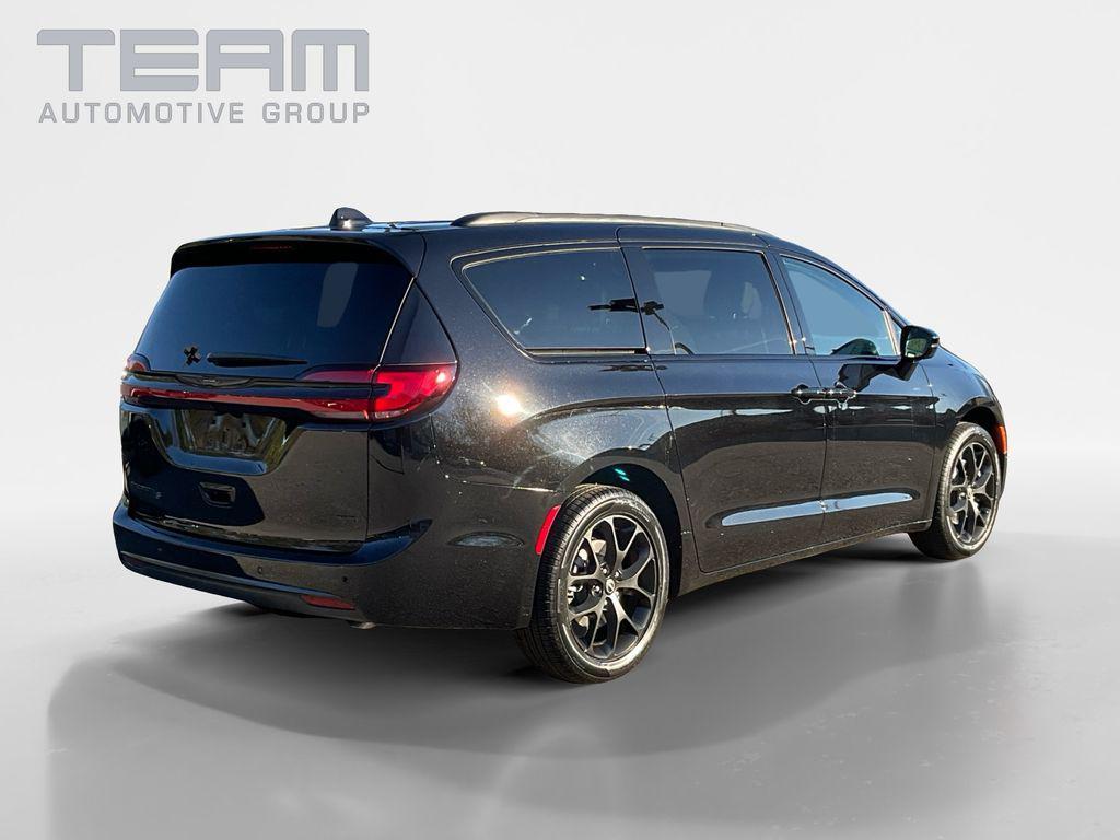 new 2026 Chrysler Pacifica car, priced at $47,186